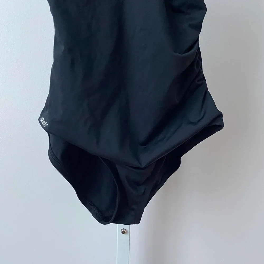 Speedo Sporty Chic Ruched Slimming Athletic One Piece Swimsuit 6 Black